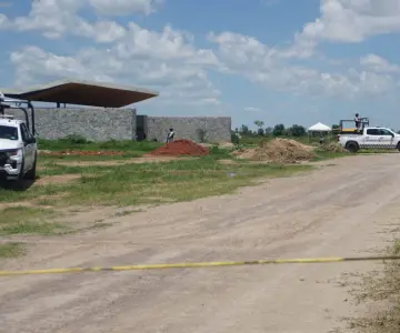 Hallan cuatro bolsas en fosa clandestina de Las Agujas 