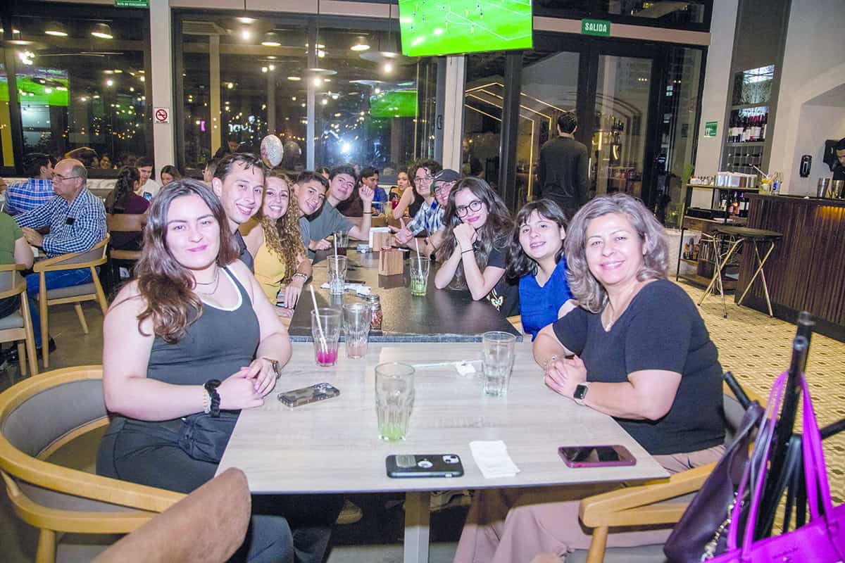 Celebran la vida de sus amigos en Gastronora