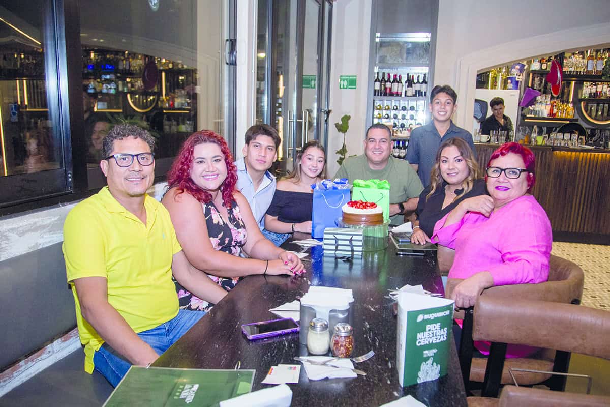 Celebran la vida de sus amigos en Gastronora