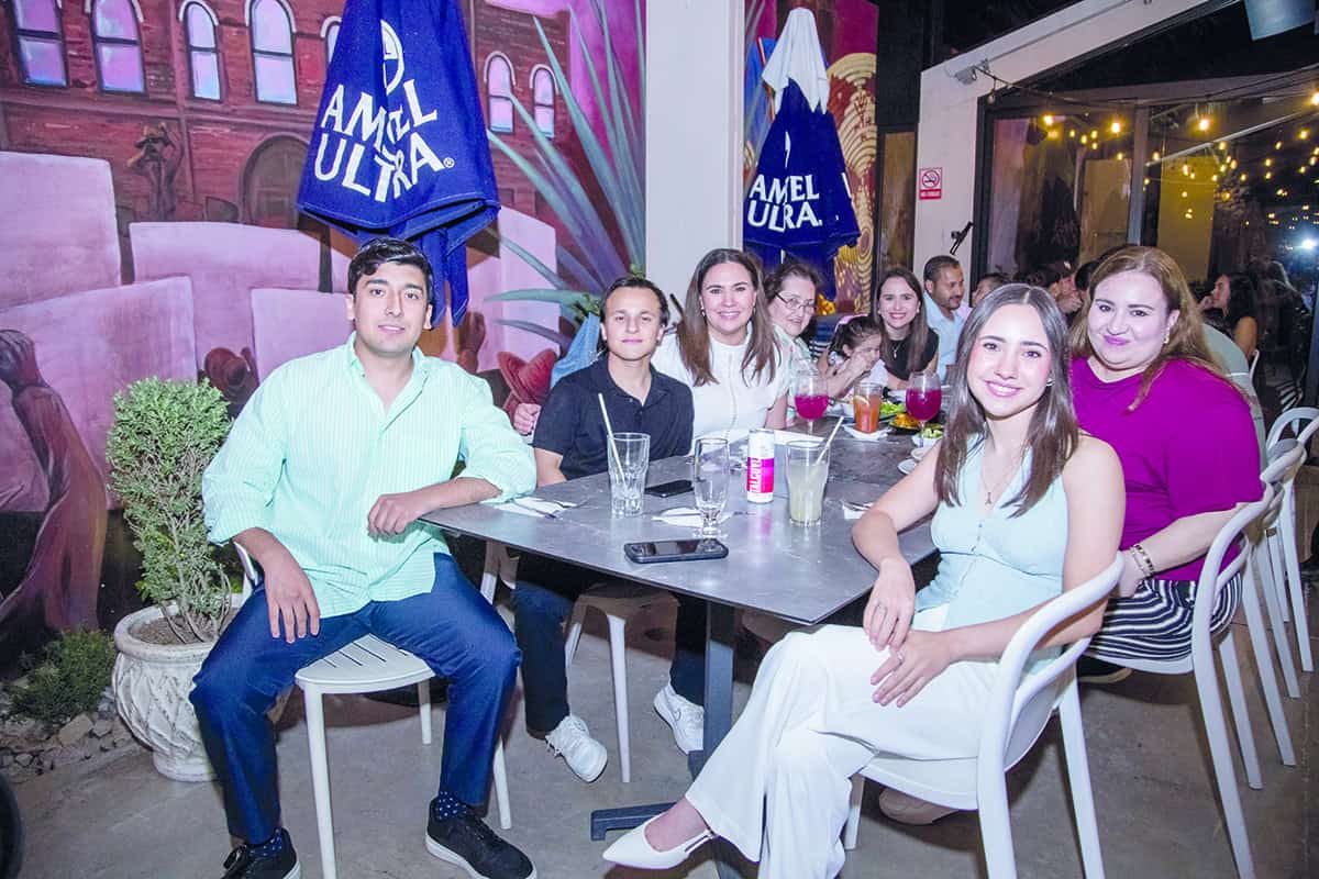 Celebran la vida de sus amigos en Gastronora