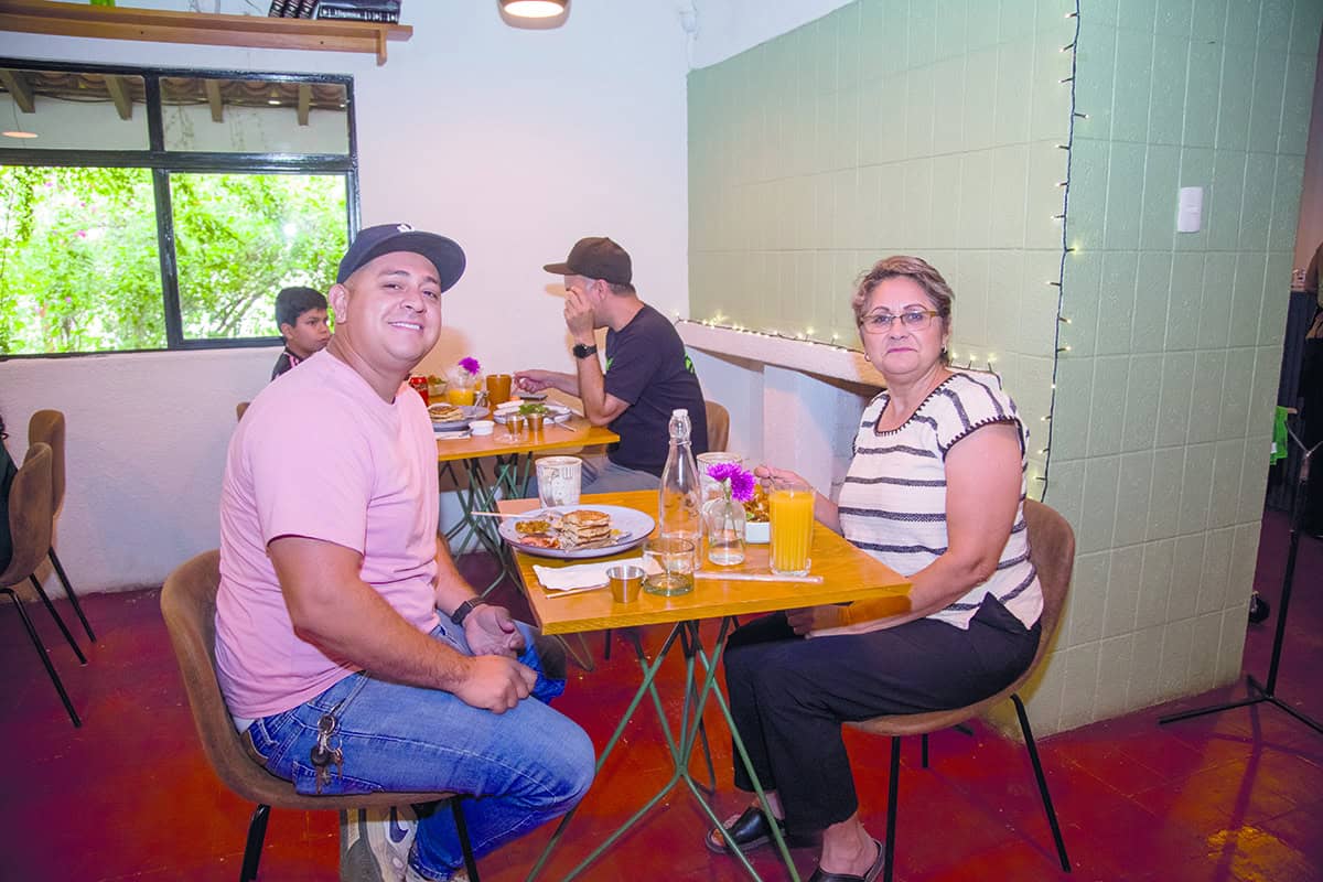 Viven la plenitud de la convivencia en Onza Restaurante