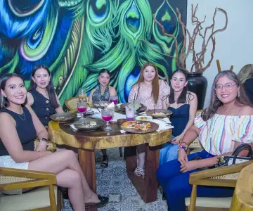 Se sorprenden ante los cumpleaños en Marqueza Kitchen & Drinks