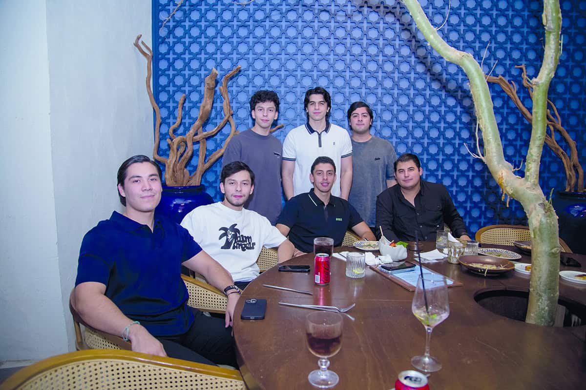 Se sorprenden ante los cumpleaños en Marqueza Kitchen & Drinks