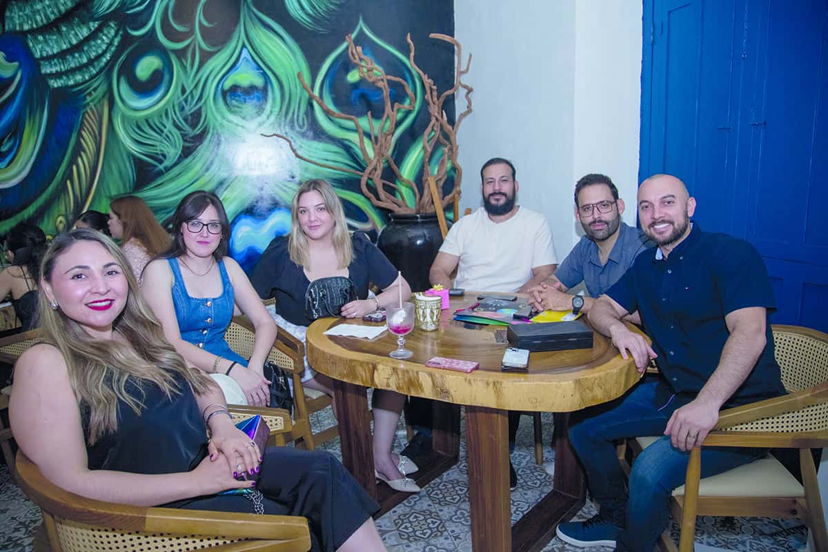 Se sorprenden ante los cumpleaños en Marqueza Kitchen & Drinks