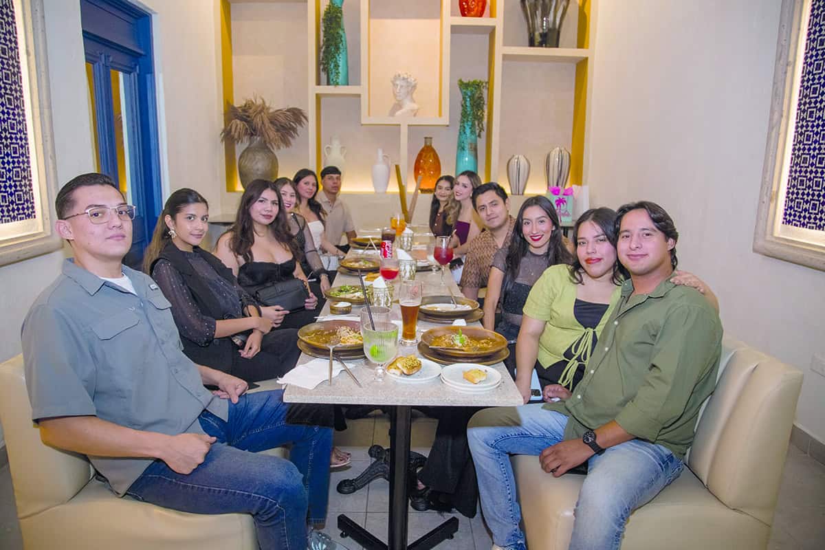 Se sorprenden ante los cumpleaños en Marqueza Kitchen & Drinks
