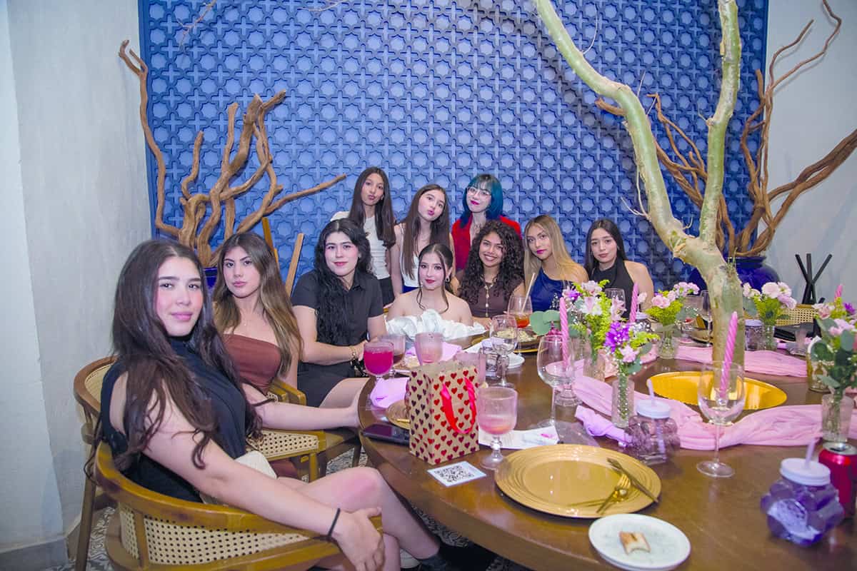 Se sorprenden ante los cumpleaños en Marqueza Kitchen & Drinks