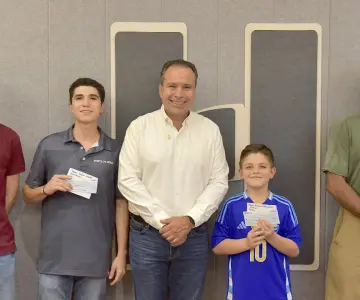 Alcalde apoya a jóvenes deportistas para competencias internacionales