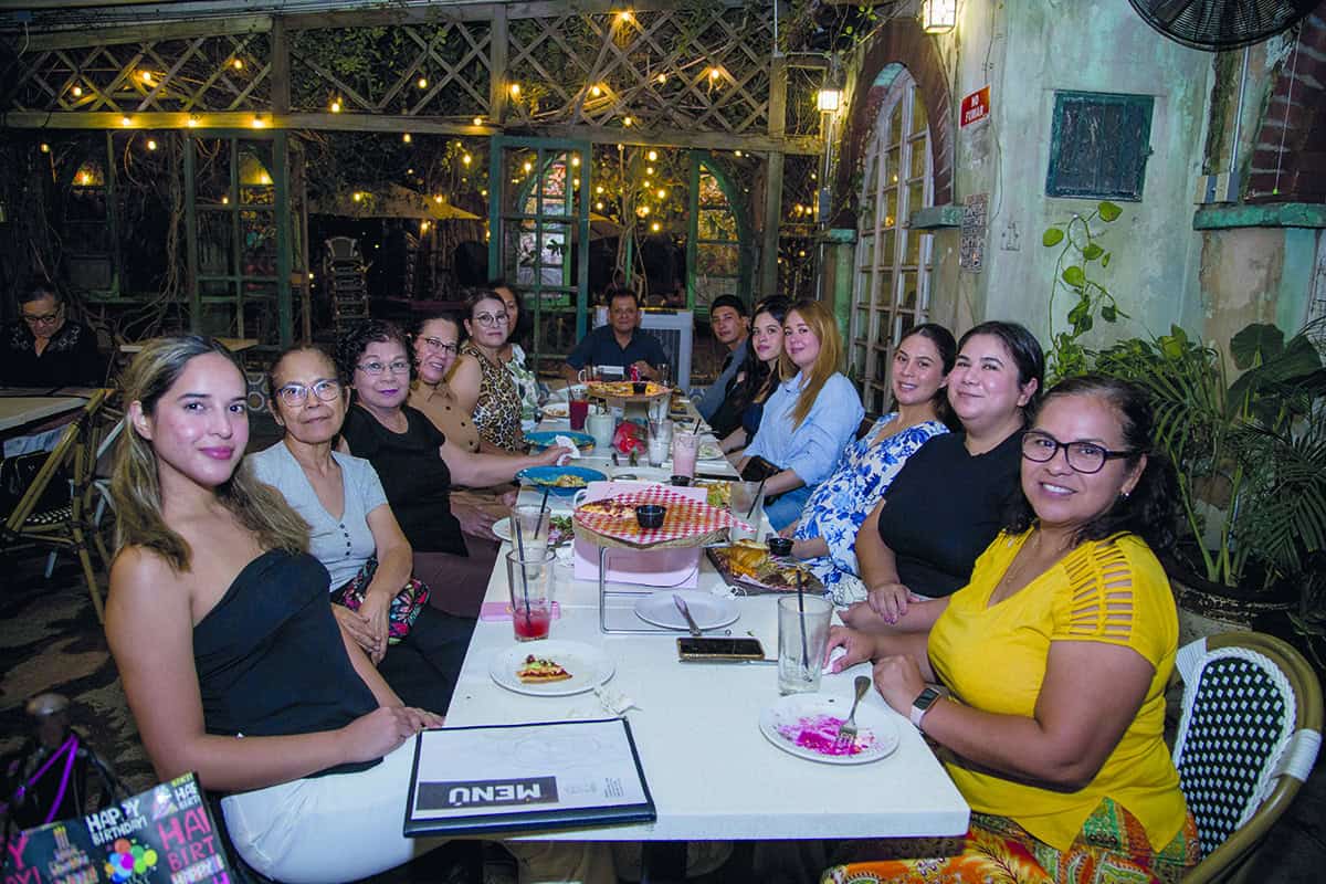 Viven el encuentro con entusiasmo en Mona Café