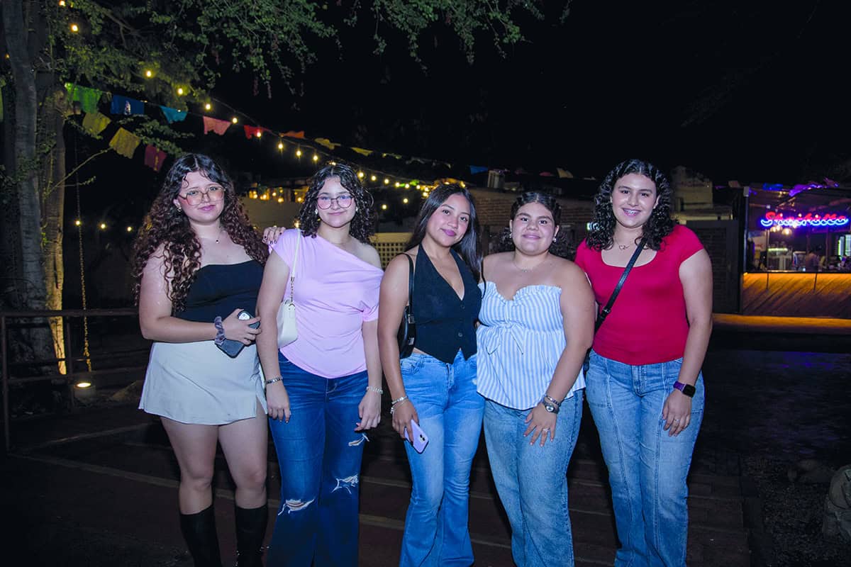 Conviven bajo las estrellas en Parque la Ruina
