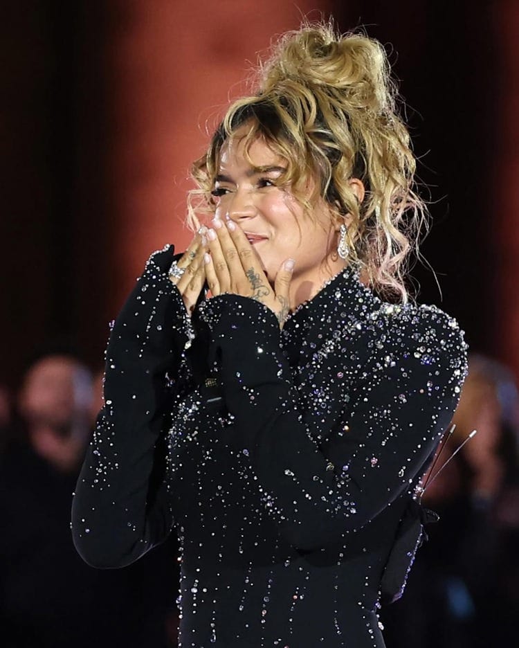 Karol G comparte conmovedor mensaje tras presentarse en el Vaticano