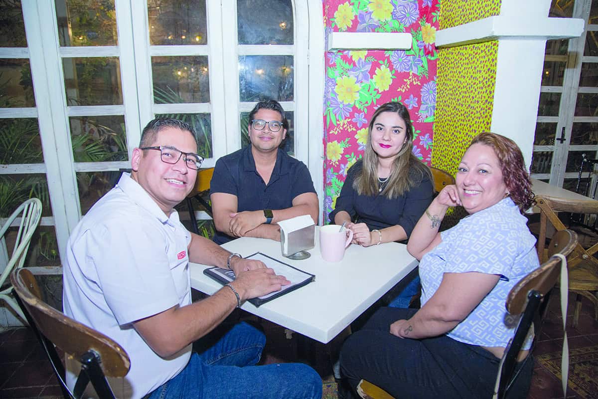 Viven el encuentro con entusiasmo en Mona Café