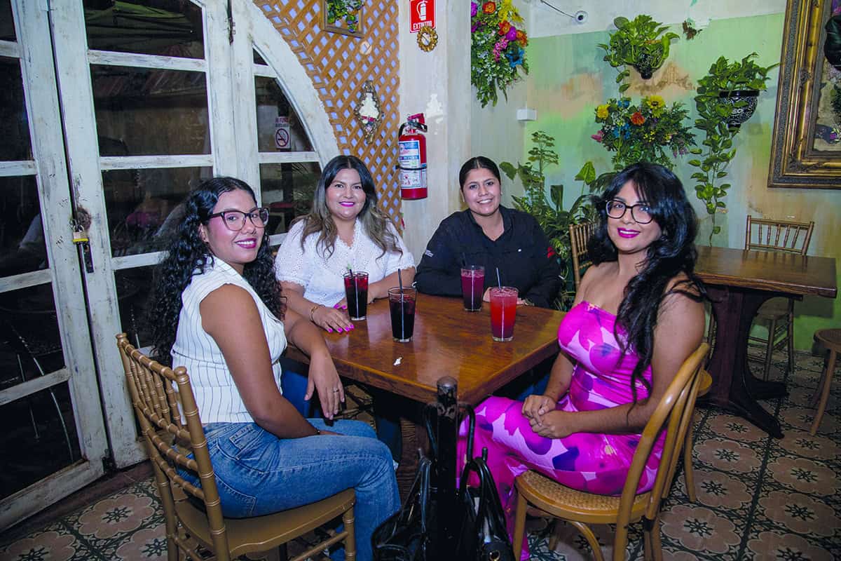 Viven el encuentro con entusiasmo en Mona Café