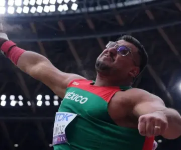 Uziel Muñoz hace historia: plata y récord nacional en Mundial de Atletismo