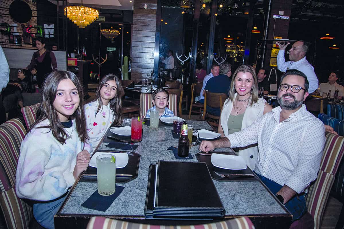 Disfrutan la unión familiar en Mochomos Fusión Sonorense