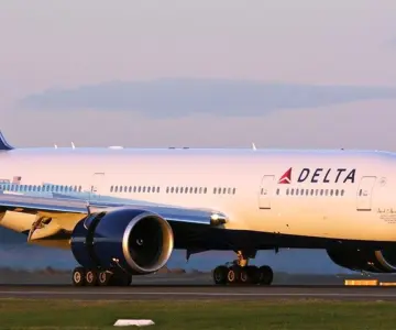 Aerolíneas suspenden a empleados por publicaciones sobre Charlie Kirk