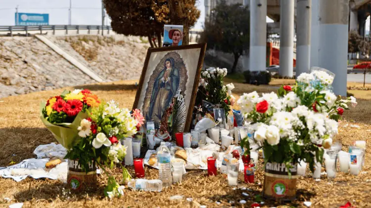 Memorial colocado en el Puente de la Concordia. (Foto: El Universal/EXPRESO)