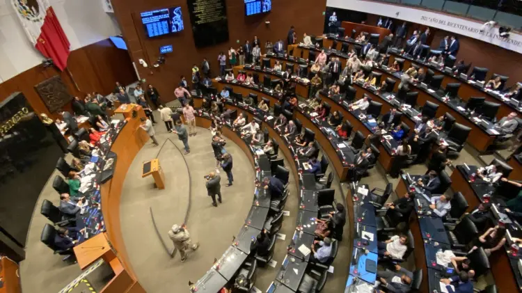 Propuesta del Ejecutivo recibida por el Senado de la República. (Foto Agencia Reforma / EXPRESO)