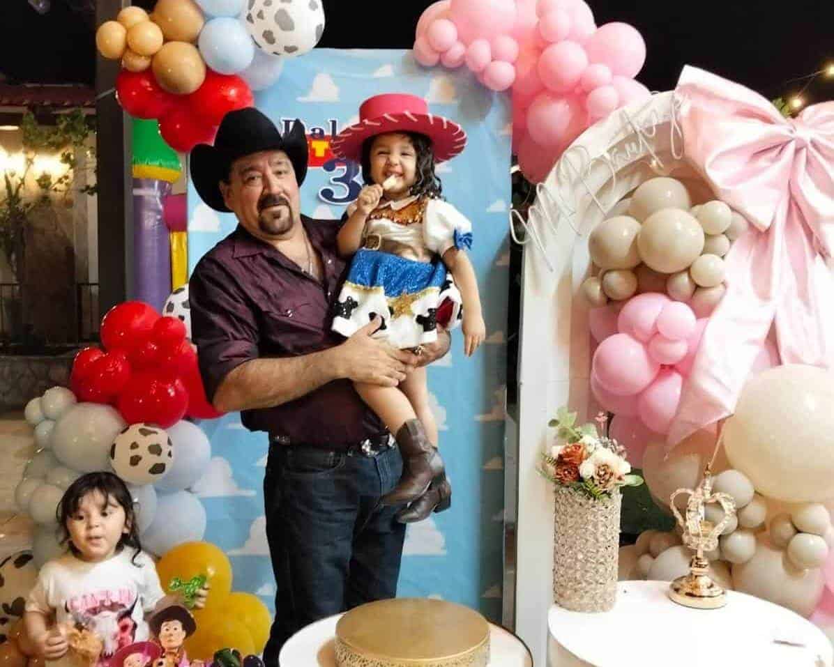 Celebran alegre congregación y cumpleaños