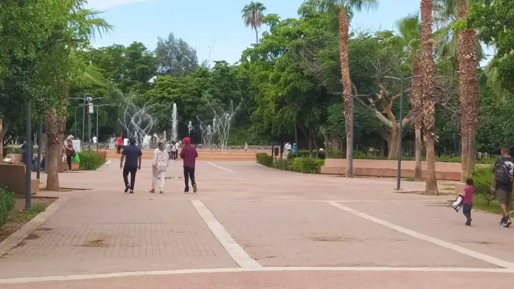 Familias disfrutan ambiente festivo en Parque Madero tras desfile del 16-S