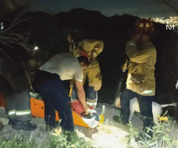 Rescatan a senderista fracturado en el cerro del Bachoco en Hermosillo