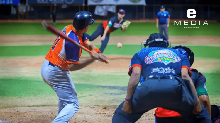 Los bates de IP17 y Antracitas encendieron la J6 del torneo. (Foto: Cristian Ruiz/EXPRESO)