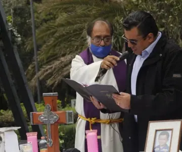 Familiares recuerdan a víctimas del Colegio Rébsamen a ocho años del sismo