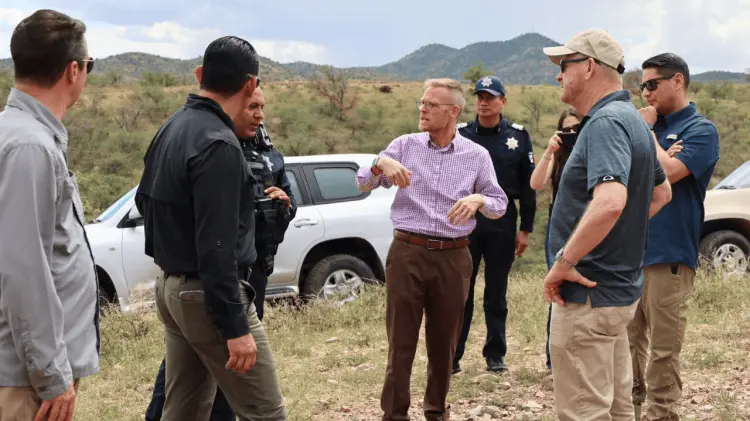 Ronald Johnson, visitó la franja Fronteriza en compañía del SSP. (Foto: Especial)