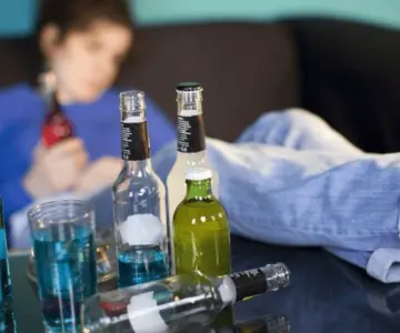 Adolescentes que beben alcohol con permiso parental consumen más de adultos
