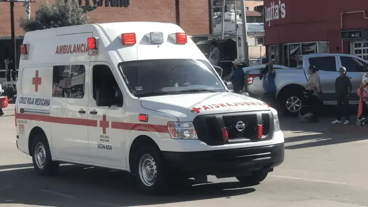 La víctima fue trasladada al Hospital IMSS Bienestar. (Foto: Especial / EXPRESO)
