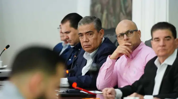 Fiscal Salas junto a comandante de la AMIC y delegado de FGR. (Foto: Cortesía / EXPRESO)