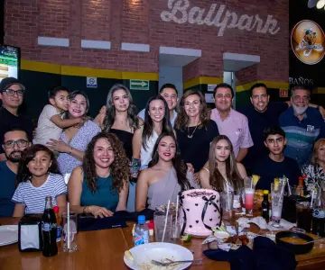 Disfrutan de su compañía en Ballpark Hermosillo