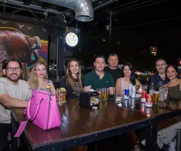 Brillan junto a su bebida favorita de Buqui Bichi Brewing