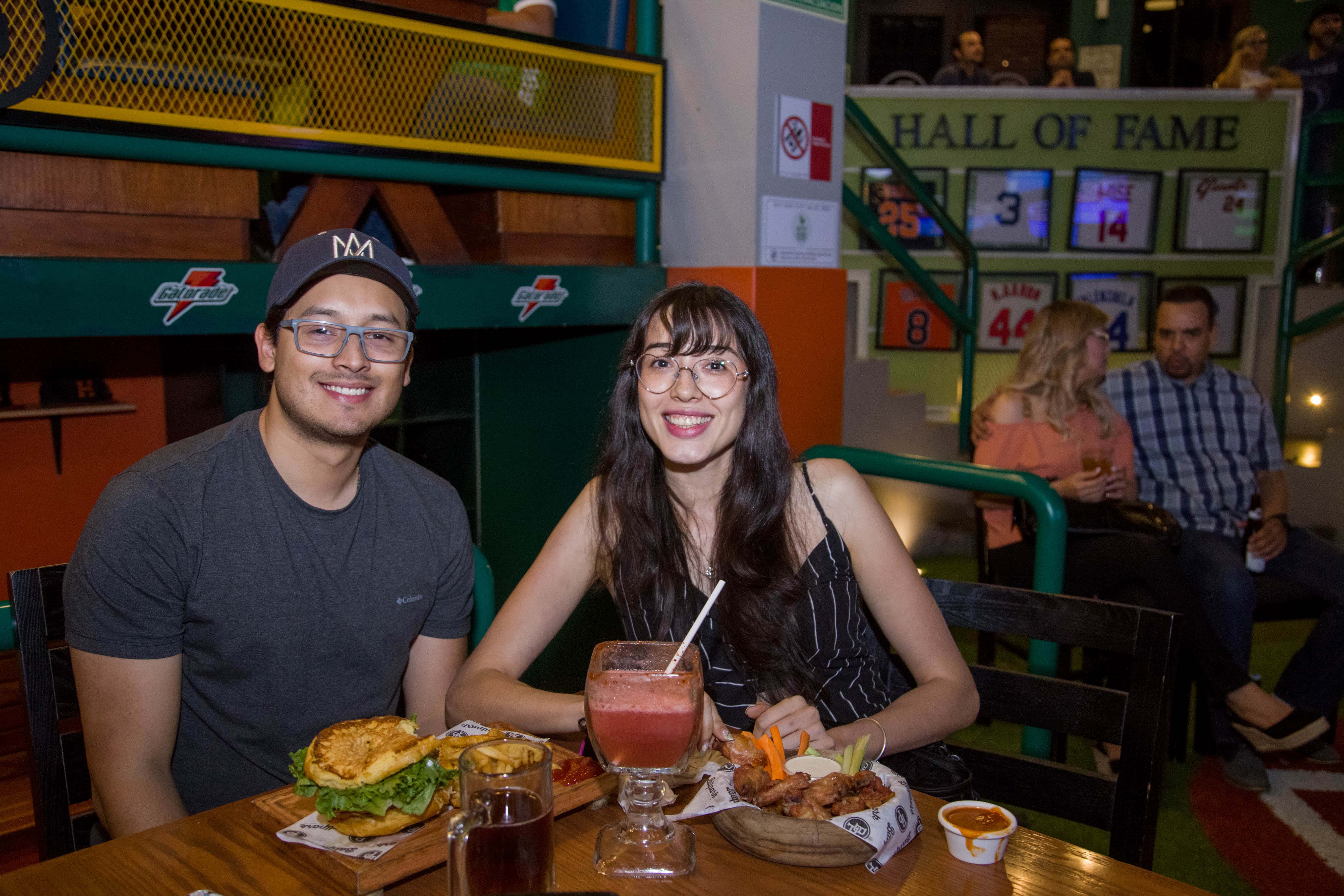 Disfrutan de su compañía en Ballpark Hermosillo