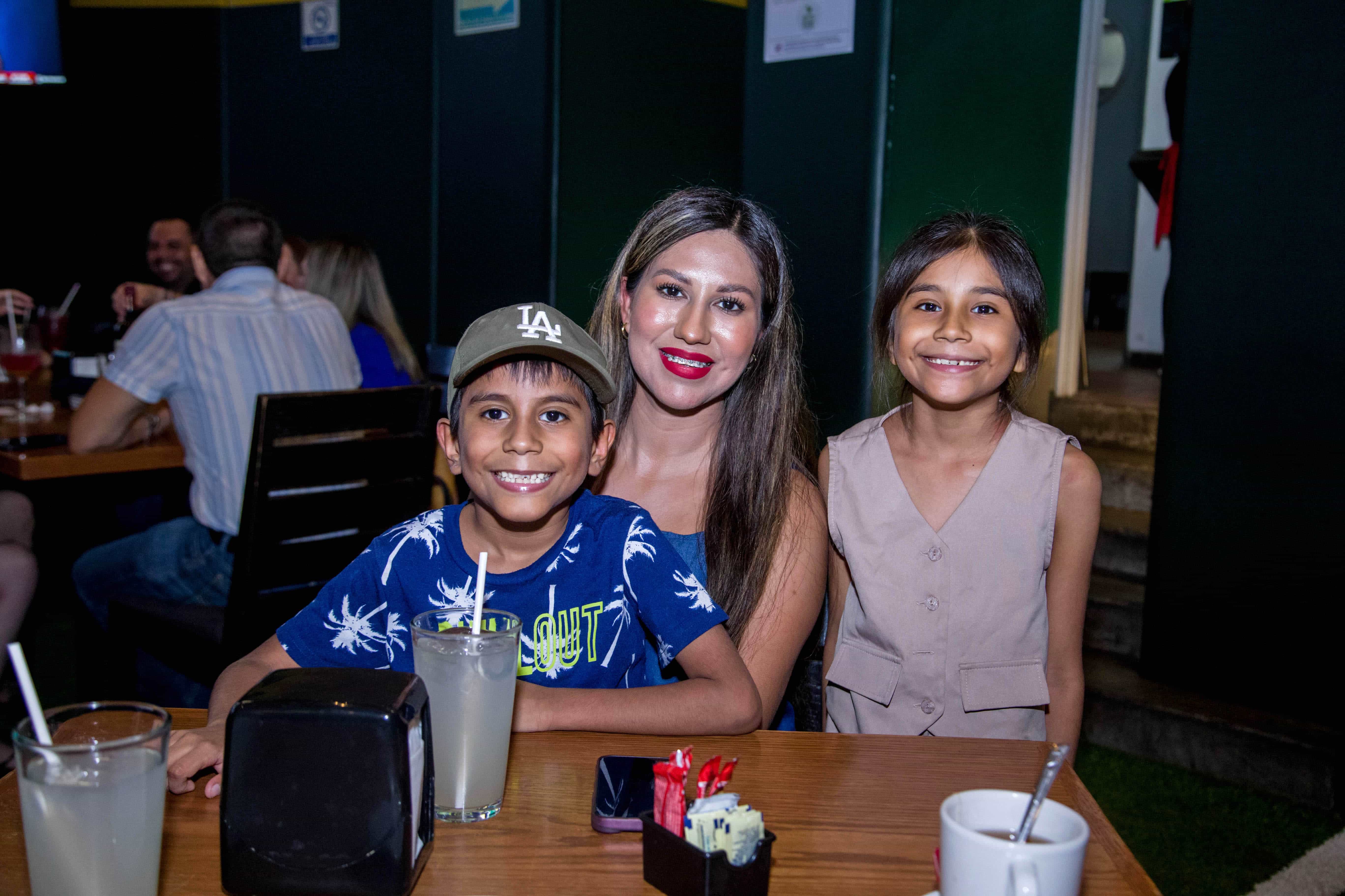 Disfrutan de su compañía en Ballpark Hermosillo