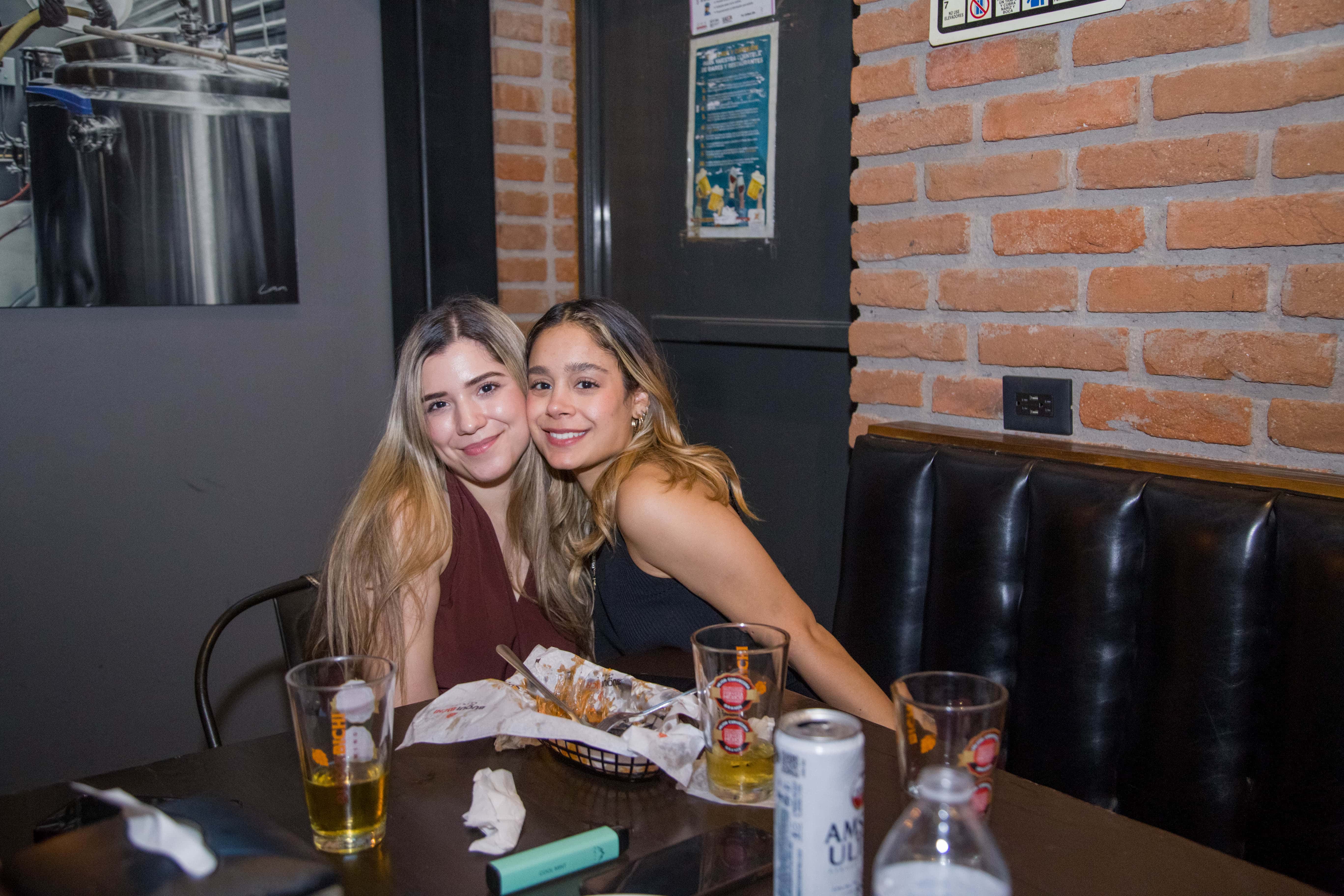 Brillan junto a su bebida favorita de Buqui Bichi Brewing