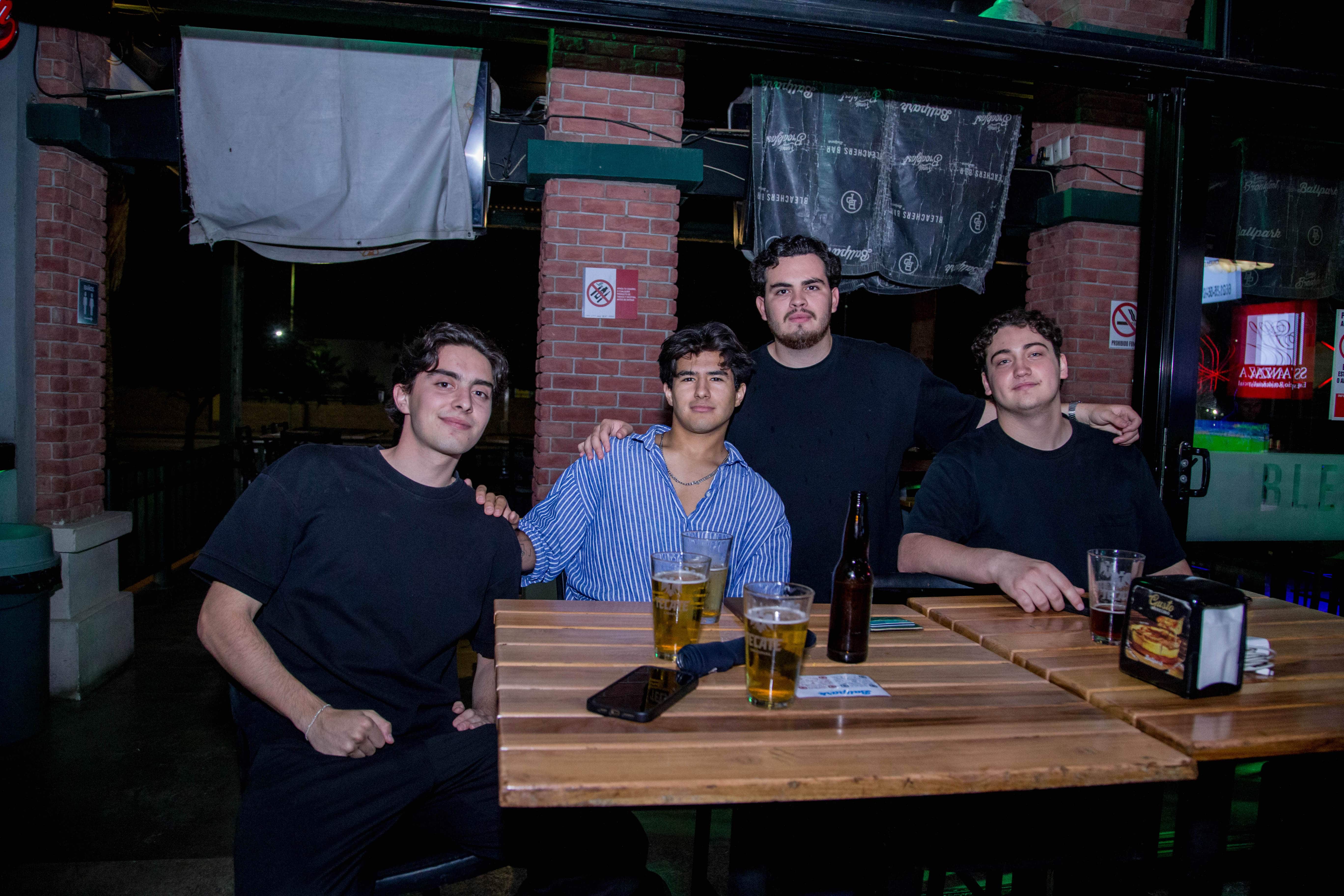 Disfrutan de su compañía en Ballpark Hermosillo