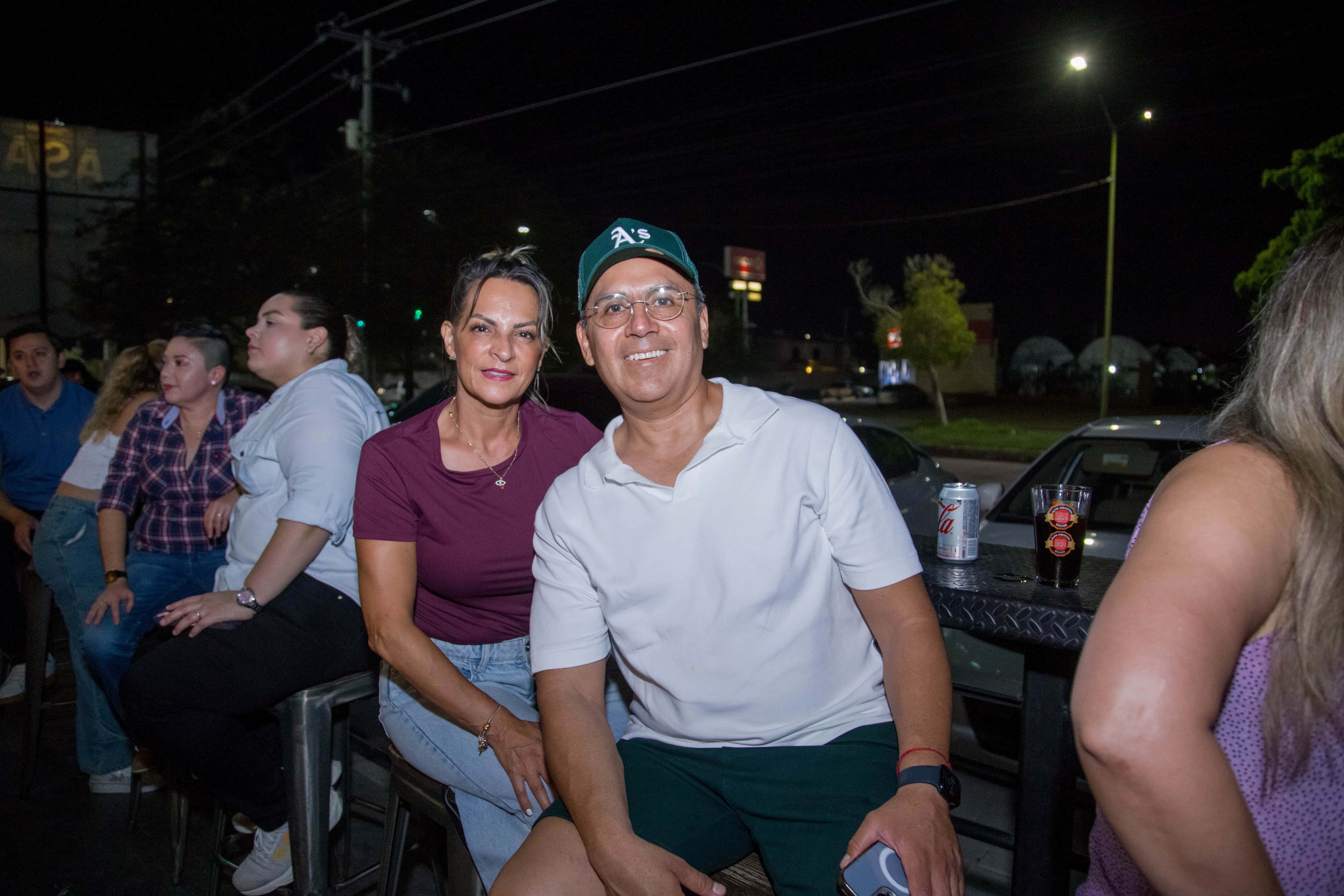 Brillan junto a su bebida favorita de Buqui Bichi Brewing