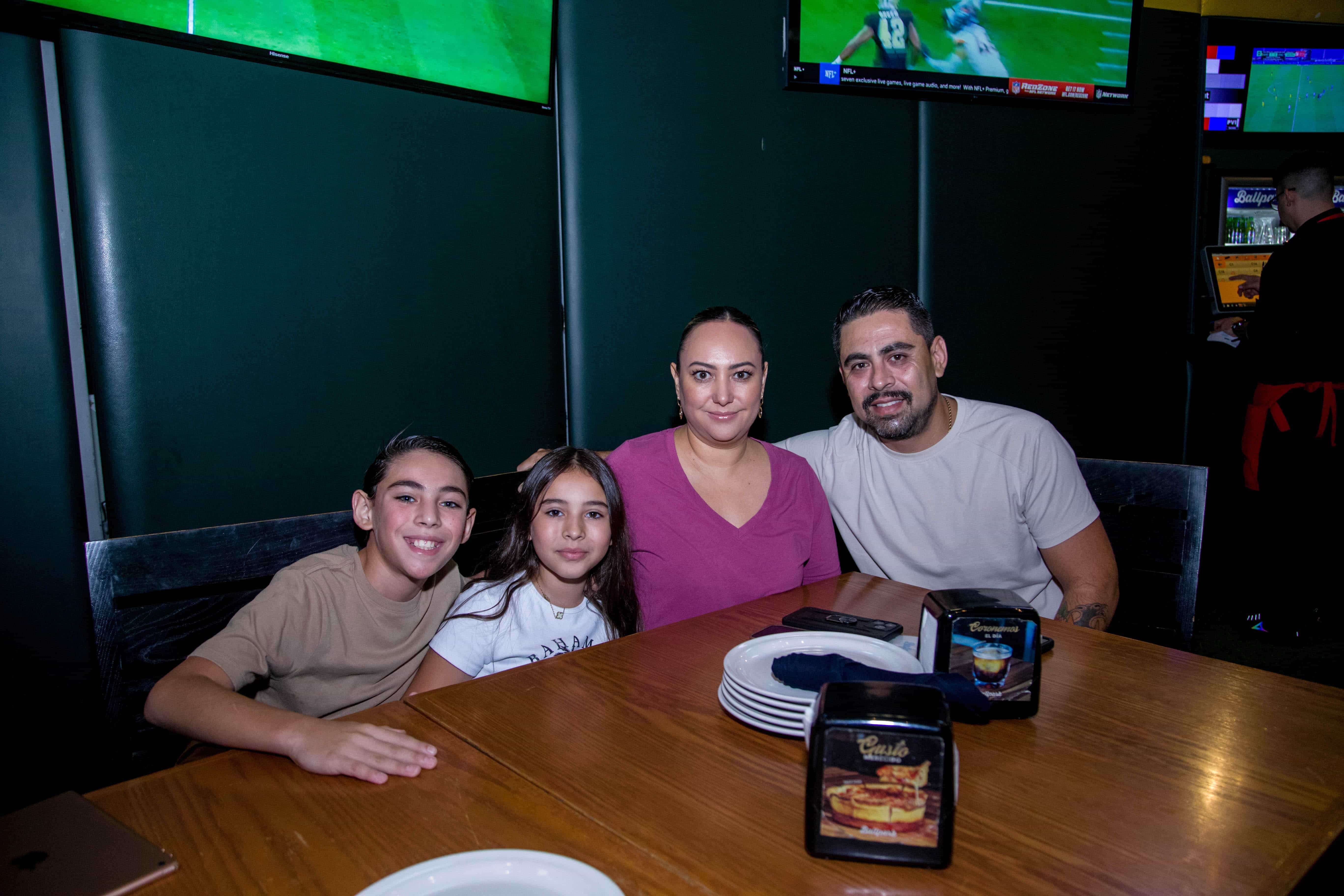 Disfrutan de su compañía en Ballpark Hermosillo