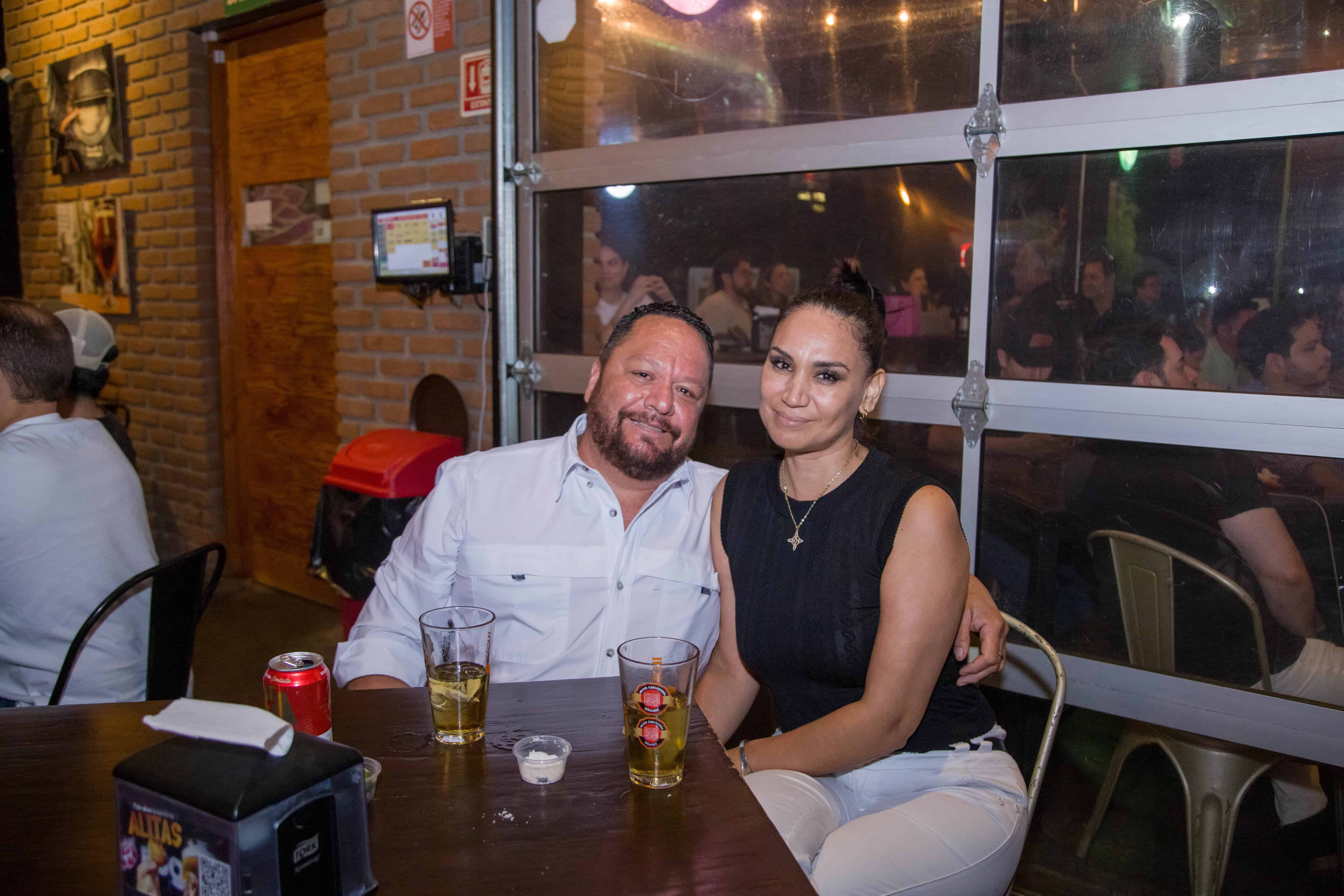 Brillan junto a su bebida favorita de Buqui Bichi Brewing