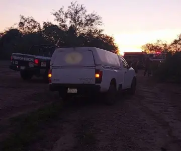 Hallan a motociclista muerto en camino de terracería en Empalme