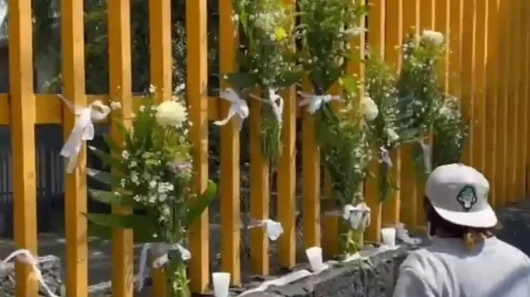 Estudiantes se congregaron frente a plantel para luego marchar. (Foto: Especial / EXPRESO)