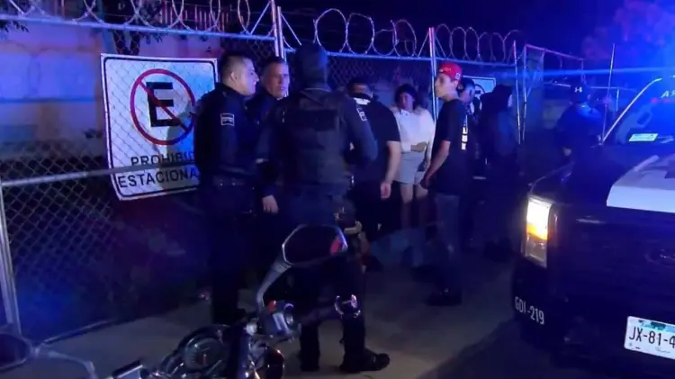 Policía arribaron al lugar; agresores huyeron. (Foto: Especial / EXPRESO)