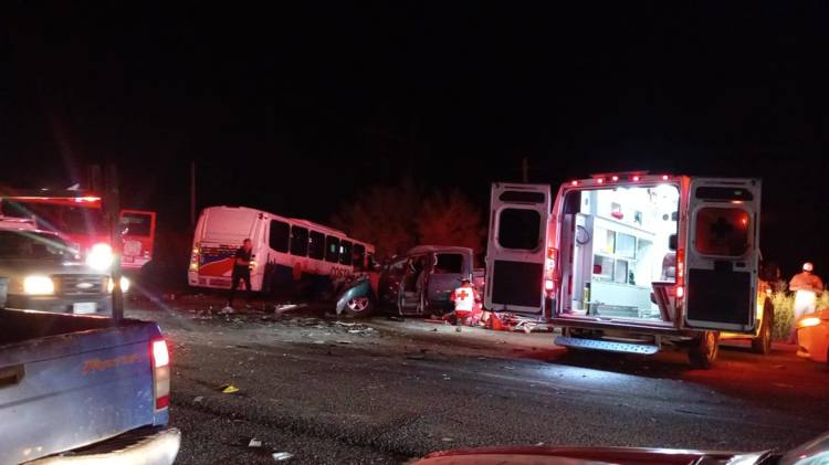 Accidente de camión en carretera Hermosillo-Bahía de Kino deja varios heridos