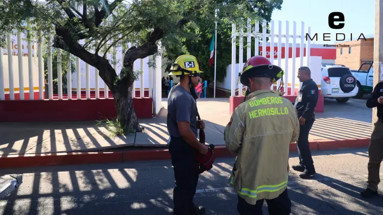 Bomberos atendieron la emergencia sin que se registraran daños. (Foto: Jesús Ballesteros/EXPRESO)