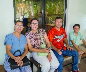 En Onza Restaurante sonríen en una amena mañana de convivencia.