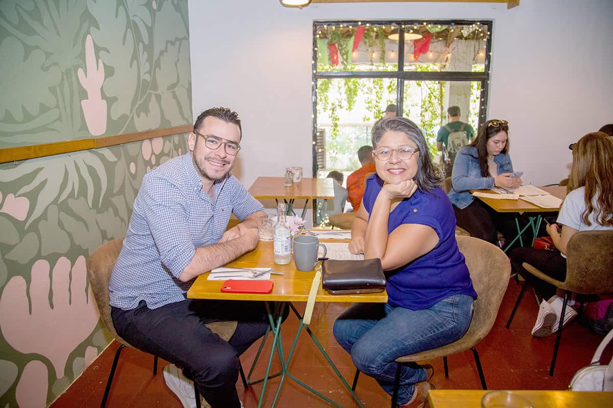 En Onza Restaurante sonríen en una amena mañana de convivencia.