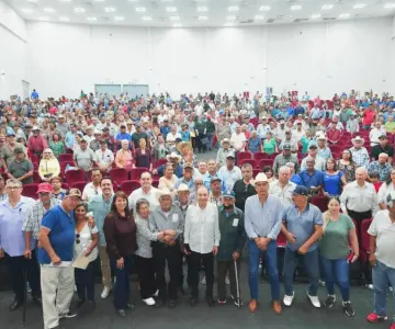Gobernador Durazo respalda a pensionados de Hermosillo con apoyos económicos