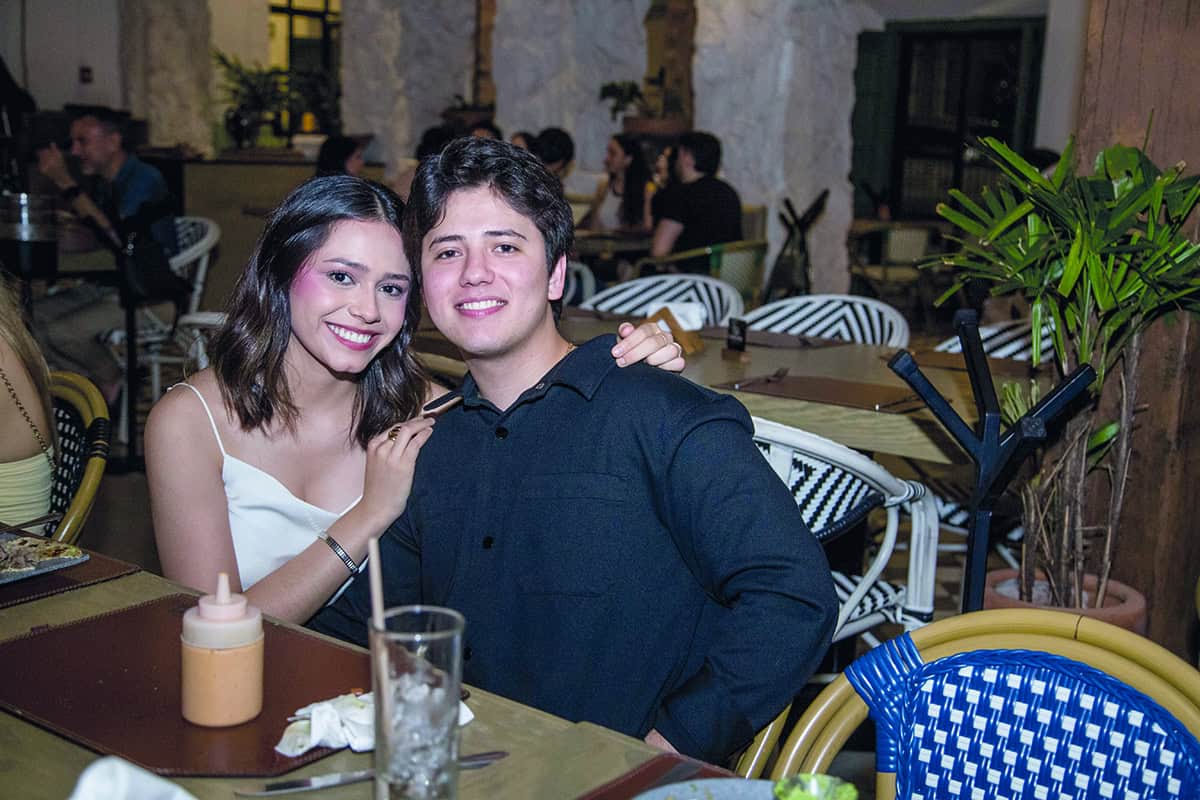 Cenan en una reunión llena de armonía en Casona Obregón 55