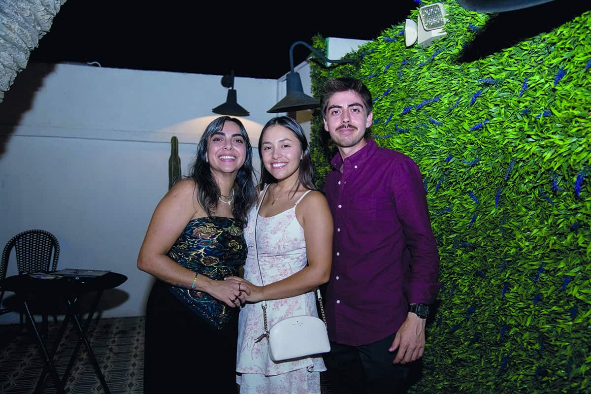 Cenan en una reunión llena de armonía en Casona Obregón 55