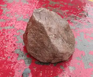 Mujer muere al ser golpeada por roca durante lluvia en Nogales